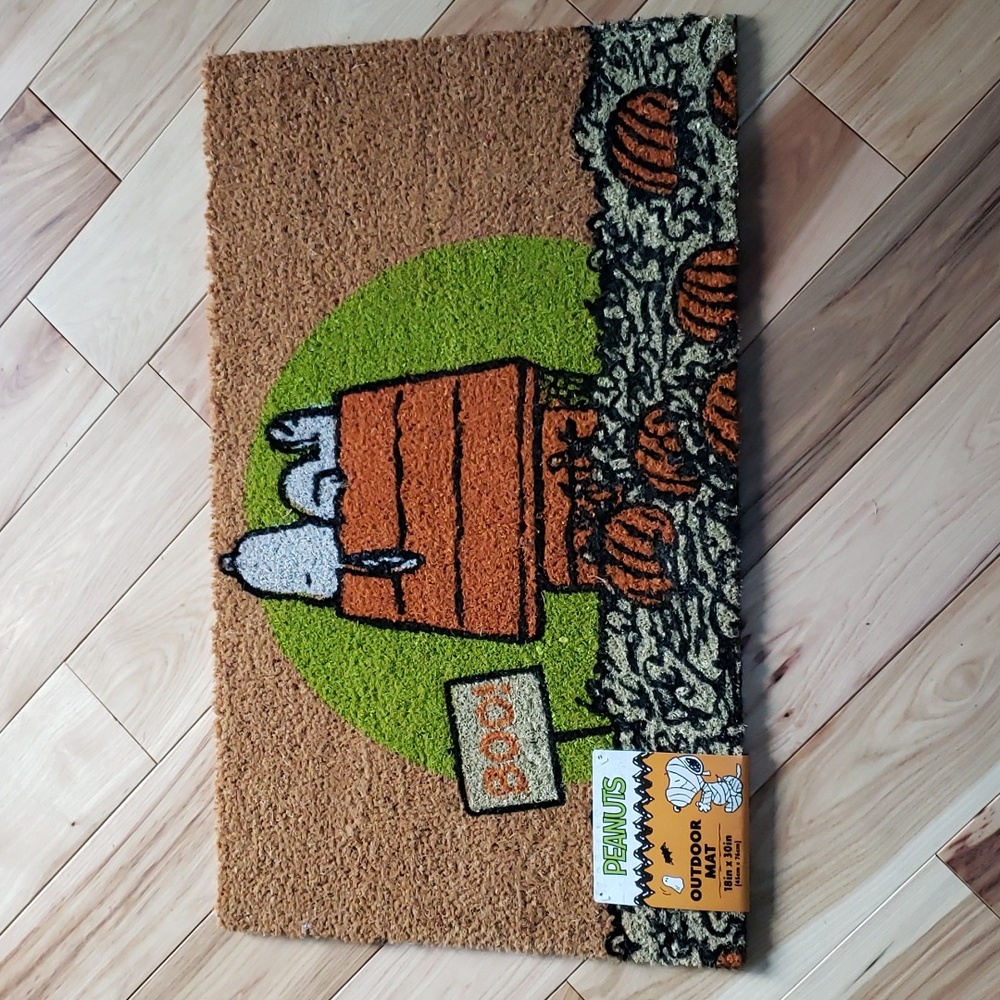 Peanuts Outdoor Halloween Snoopy on Doghouse in Pumpkin Patch door mat NWT